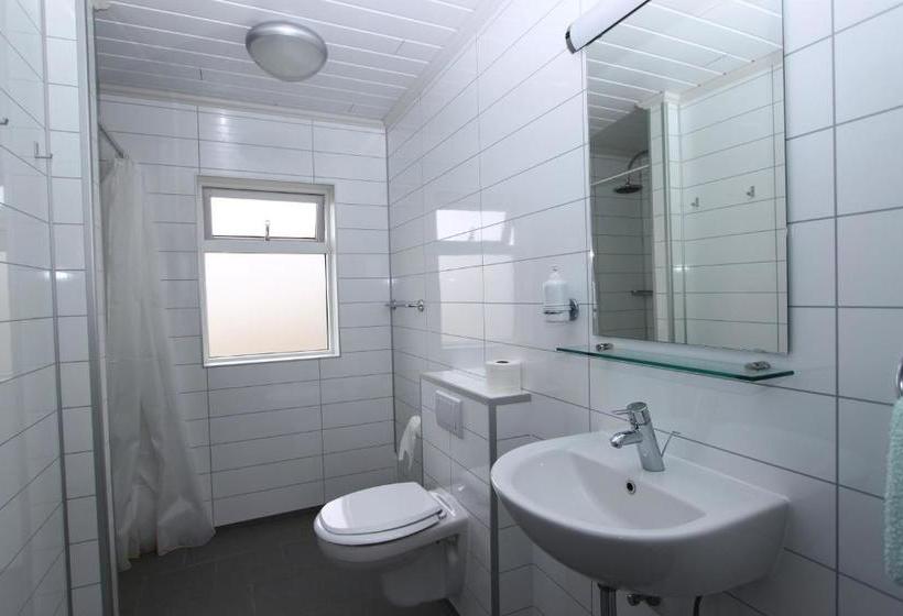 هتل Guesthouse Steindórsstadir, West Iceland