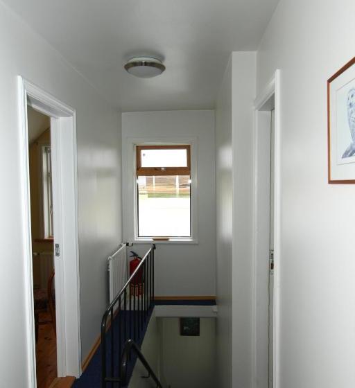 هتل Guesthouse Steindórsstadir, West Iceland