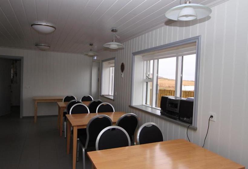 هتل Guesthouse Steindórsstadir, West Iceland