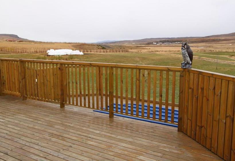 هتل Guesthouse Steindórsstadir, West Iceland