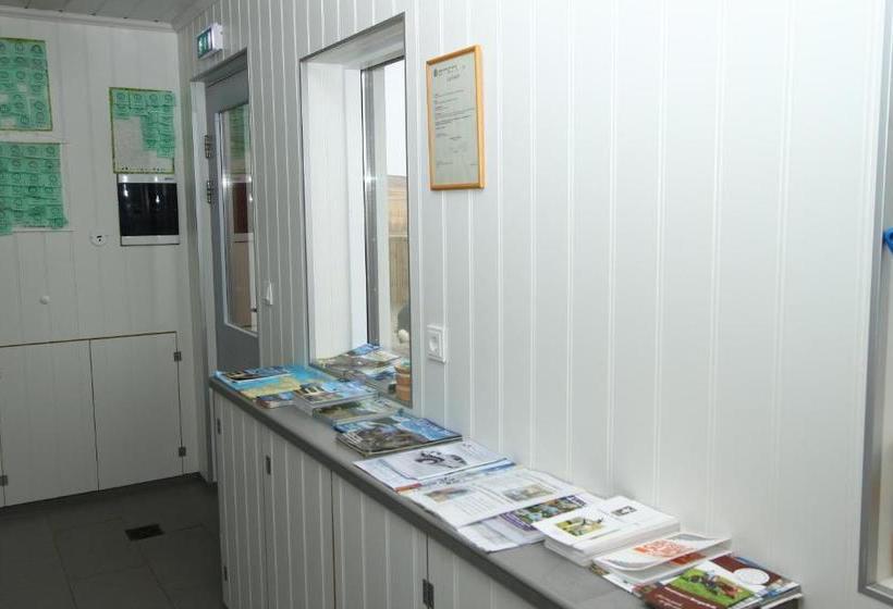 هتل Guesthouse Steindórsstadir, West Iceland