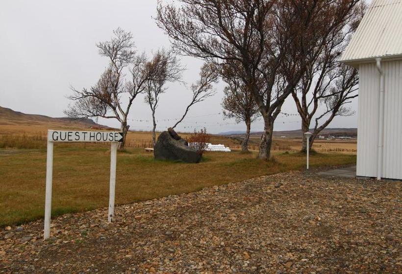 هتل Guesthouse Steindórsstadir, West Iceland