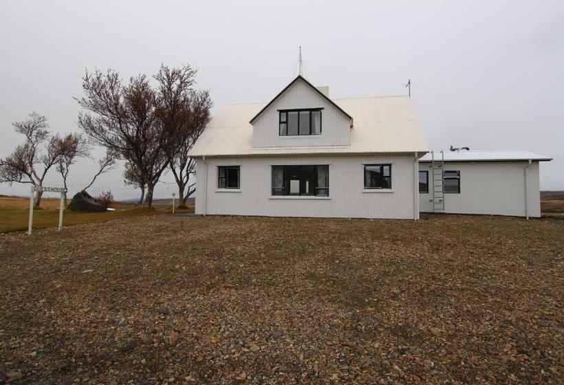 هتل Guesthouse Steindórsstadir, West Iceland