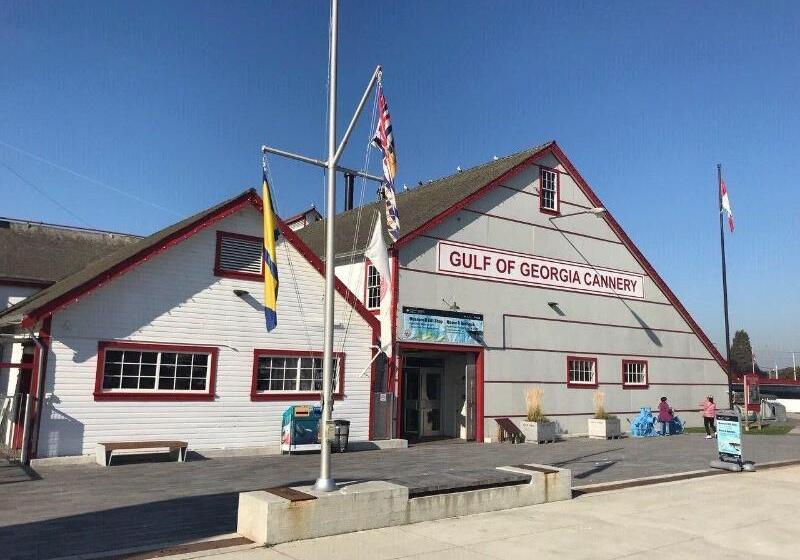 هتل The Steveston Cafe &