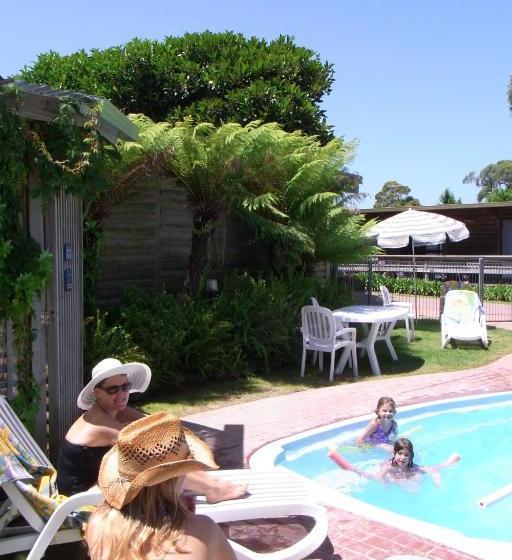 Lazy Acre Log Cabins