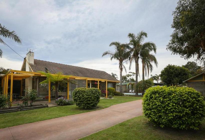 Lazy Acre Log Cabins