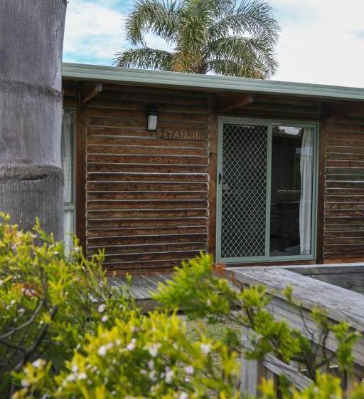 Lazy Acre Log Cabins