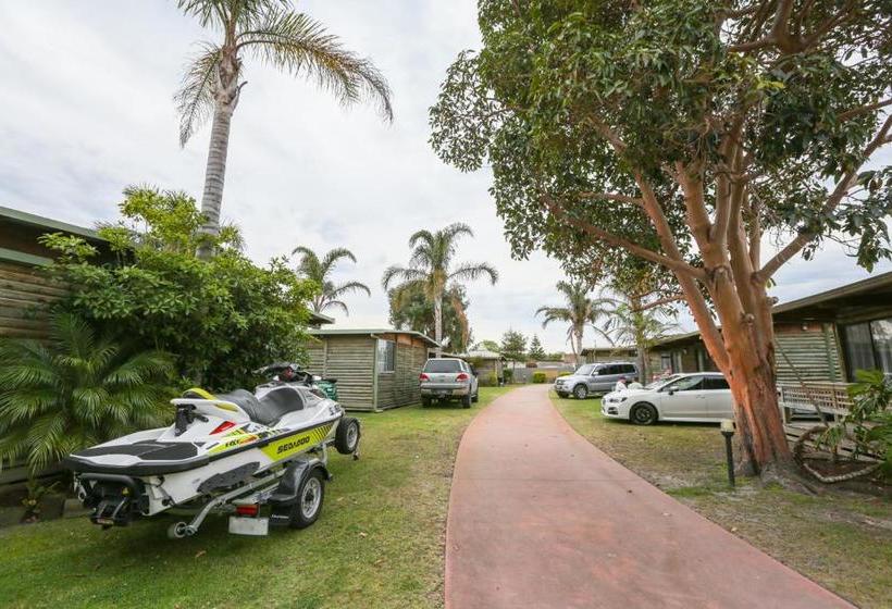 Lazy Acre Log Cabins