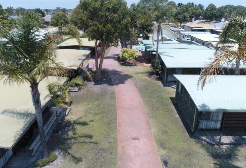 Lazy Acre Log Cabins