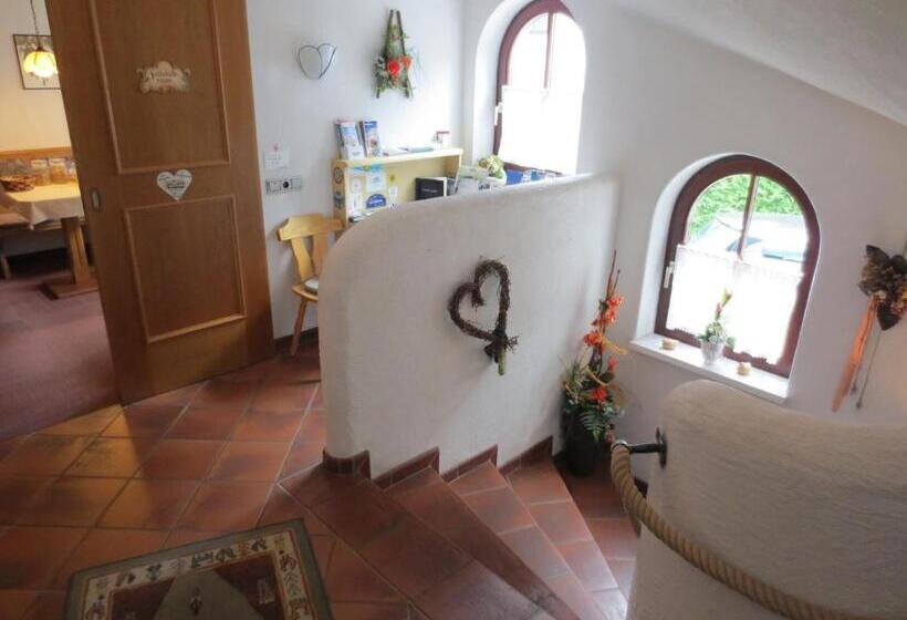 پانسیون Alpenhäusl