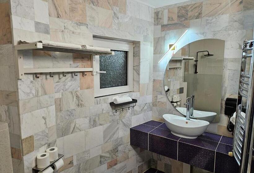 פנסיון Amethyst House