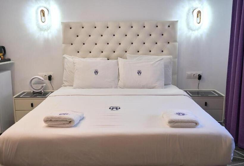 پانسیون Amethyst House