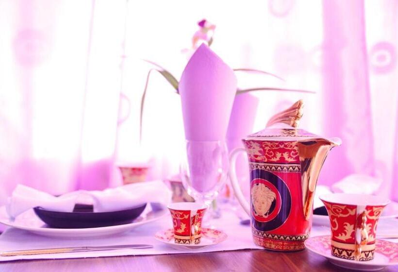 پانسیون Amethyst House