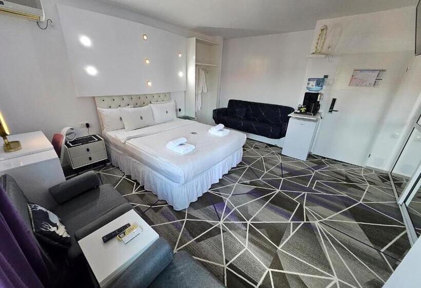 پانسیون Amethyst House