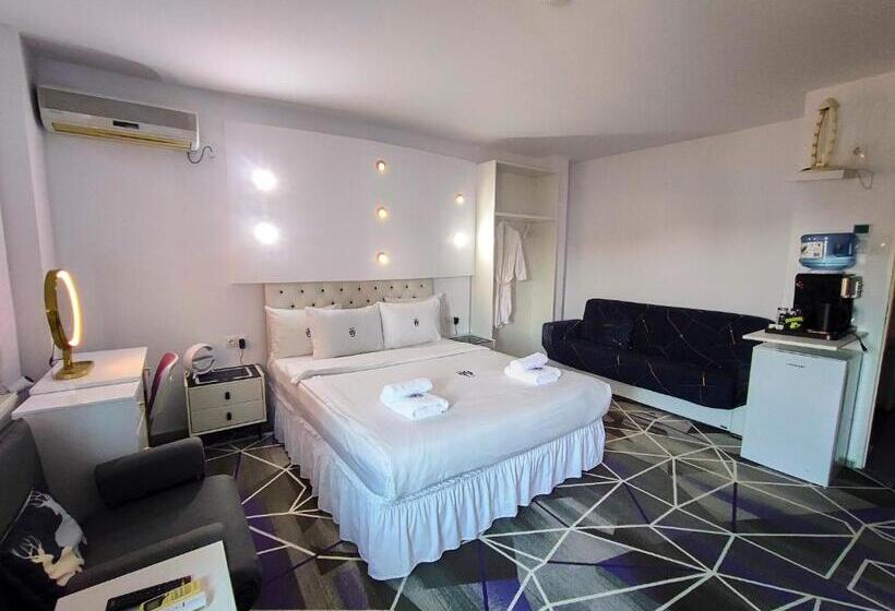 پانسیون Amethyst House