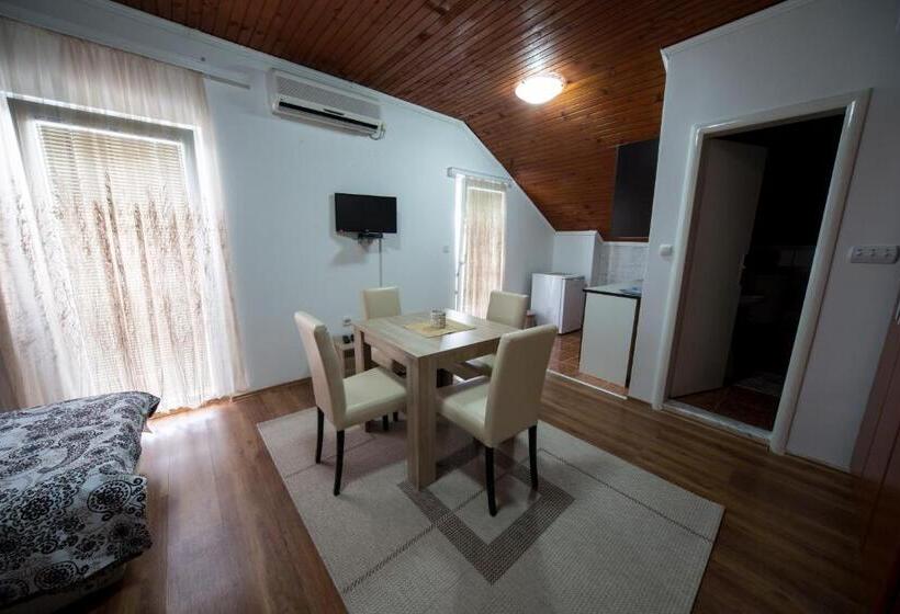 بنسيون Apartments Pavićević