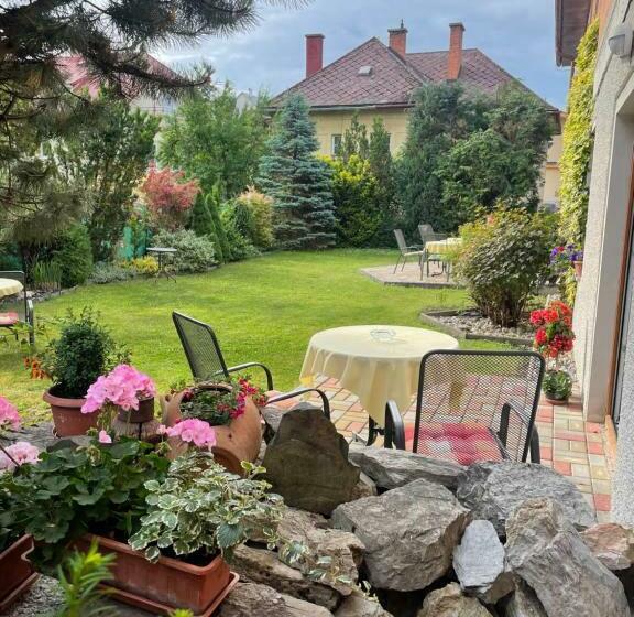 پانسیون Garni Expo