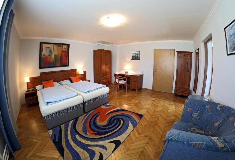 پانسیون Garni Expo