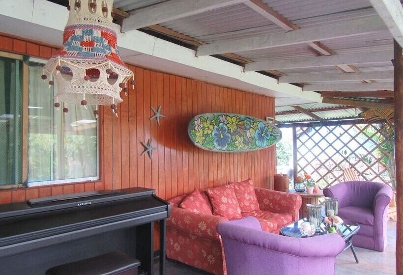 ペンション Hostal Pukao