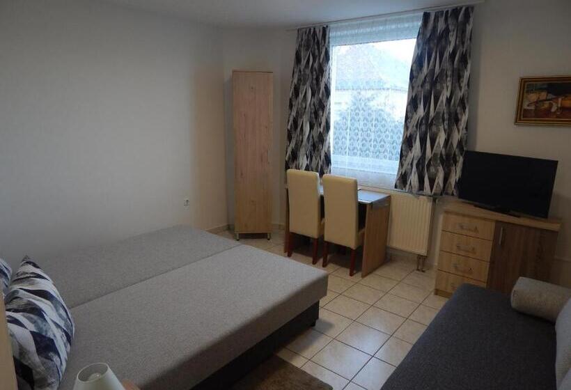 پانسیون újsziget Vendégház