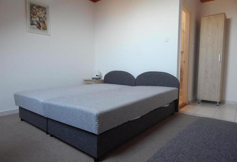 پانسیون újsziget Vendégház