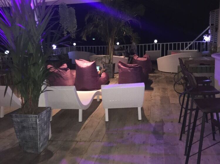 פנסיון Karoon Hut