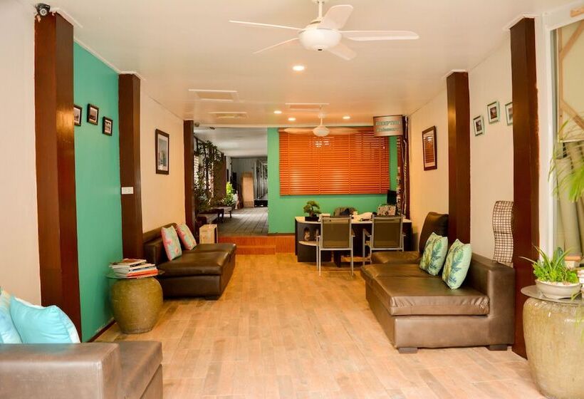 ペンション Karoon Hut