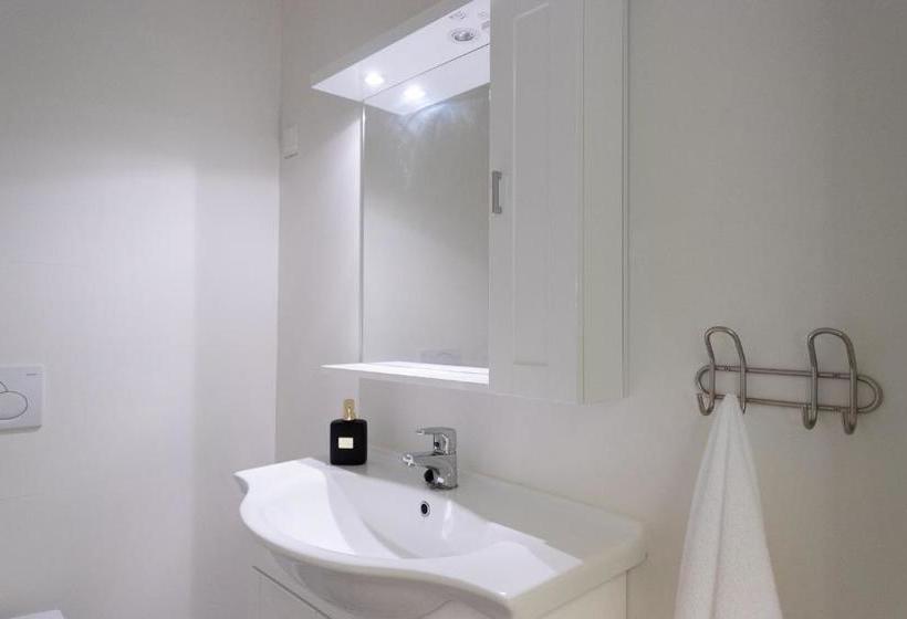 פנסיון Kristina Apartment & Alma House