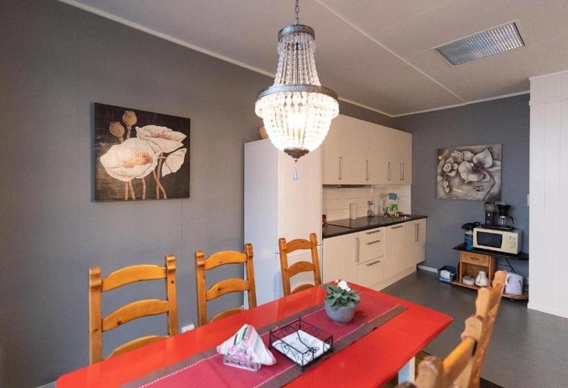 פנסיון Kristina Apartment & Alma House