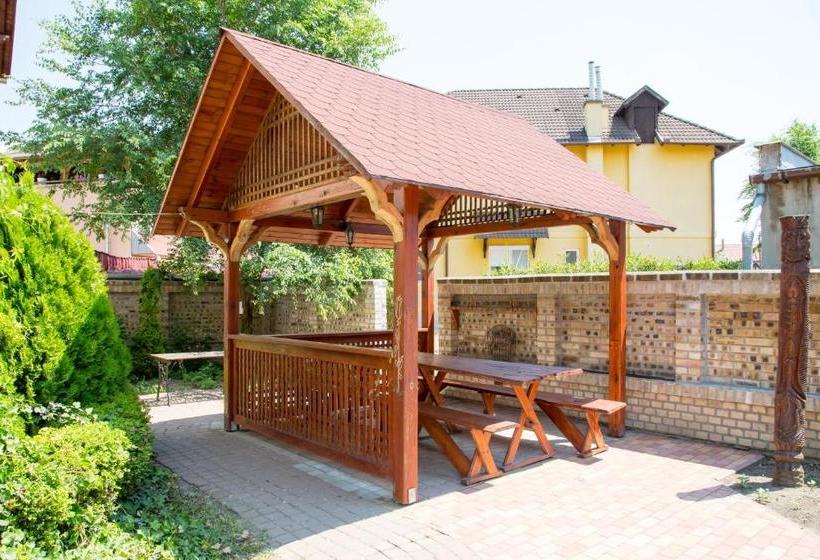 פנסיון Rózsakert Apartmanház