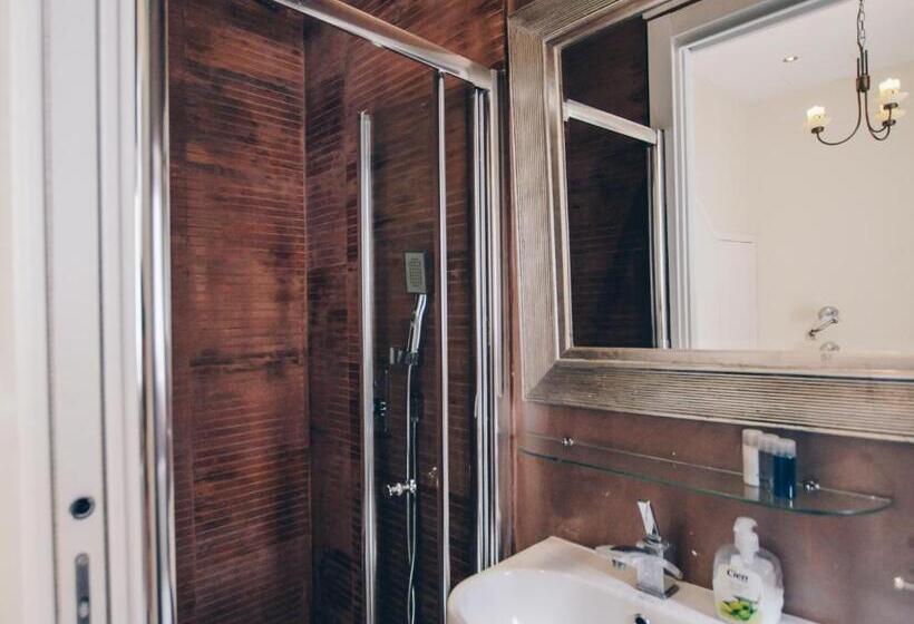 پانسیون Sally Port Senglea