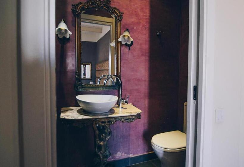 پانسیون Sally Port Senglea