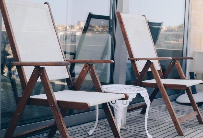 پانسیون Sally Port Senglea