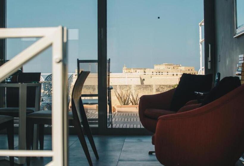 پانسیون Sally Port Senglea