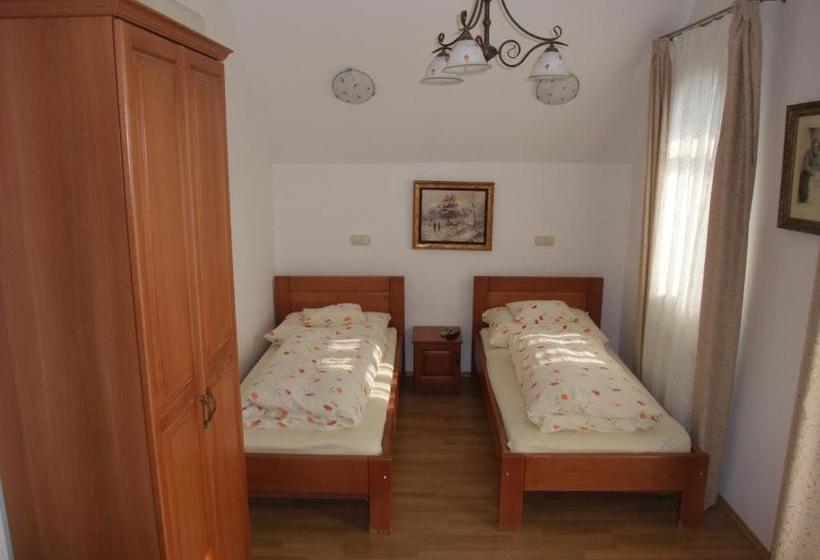 פנסיון Sóvirág Vendégház