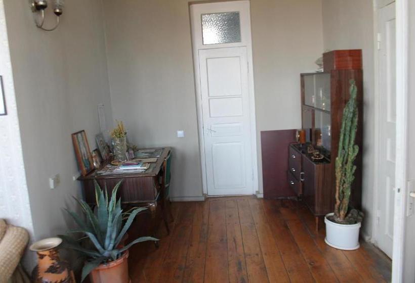 پانسیون Tlt Guest House