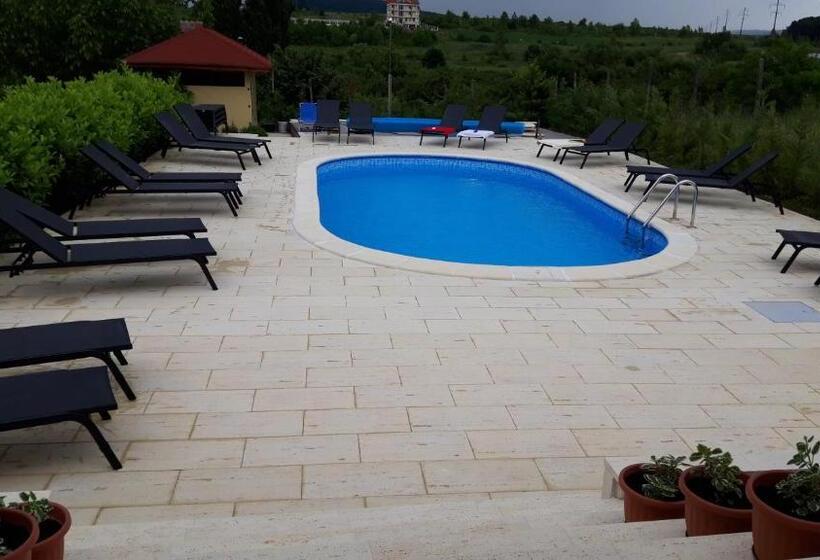 بنسيون Vila Carlos