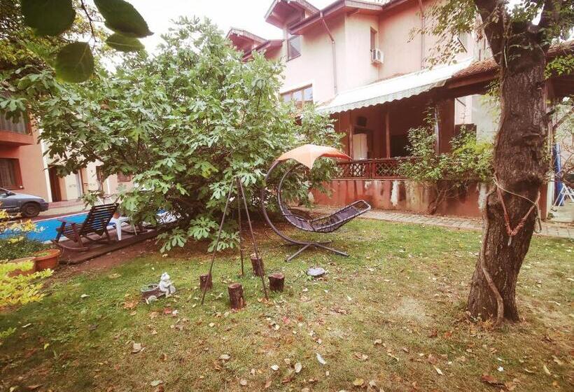 پانسیون Villa Zorba