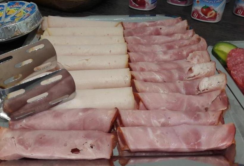 Vén Diófa De Lux Panzió