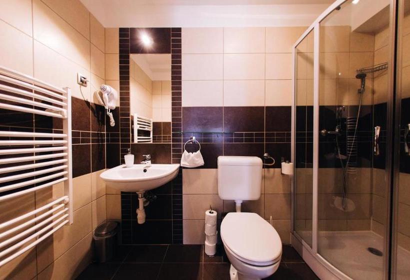 Vén Diófa De Lux Panzió