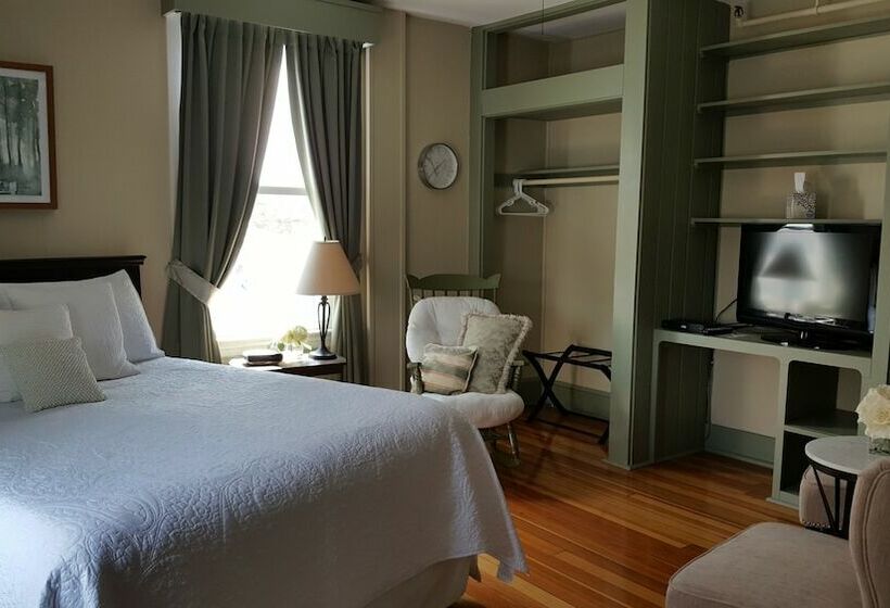 فندق صغير Cafe Drydock & Inn