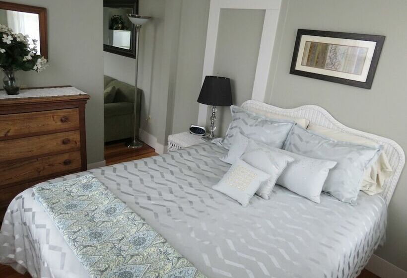 فندق صغير Cafe Drydock & Inn