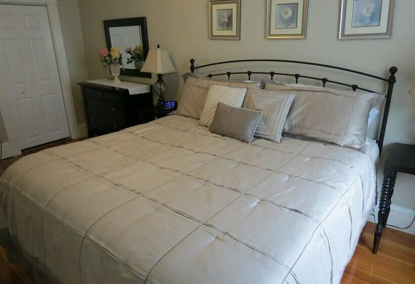 فندق صغير Cafe Drydock & Inn