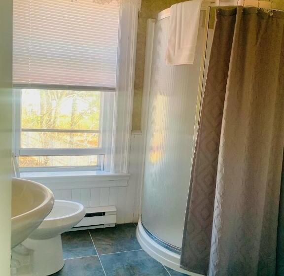 هاستل Carriage House Inn