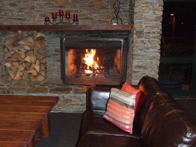 فندق صغير Drifters Inn