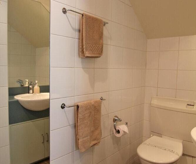 فندق صغير Drifters Inn