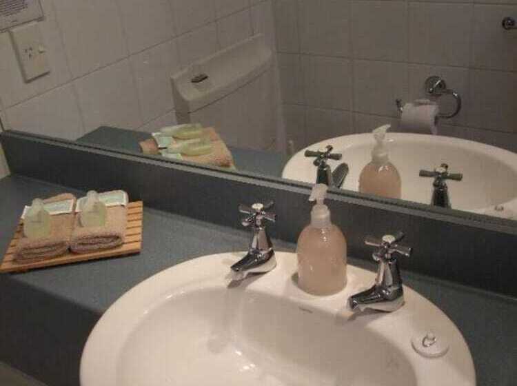 فندق صغير Drifters Inn