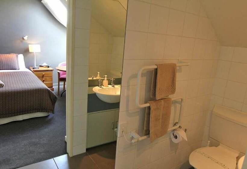 فندق صغير Drifters Inn