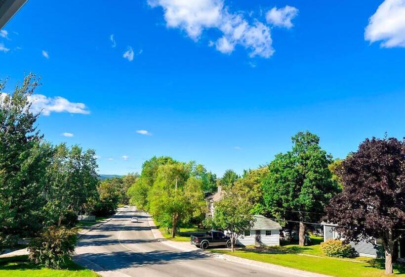 فندق صغير Driftwood Inn