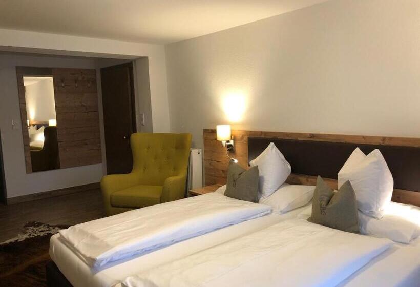 הוסטל Gasthof Hirschen